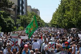 راهپیمایی جمعی از نمازگزاران تهرانی در حمایت از مردم یمن 